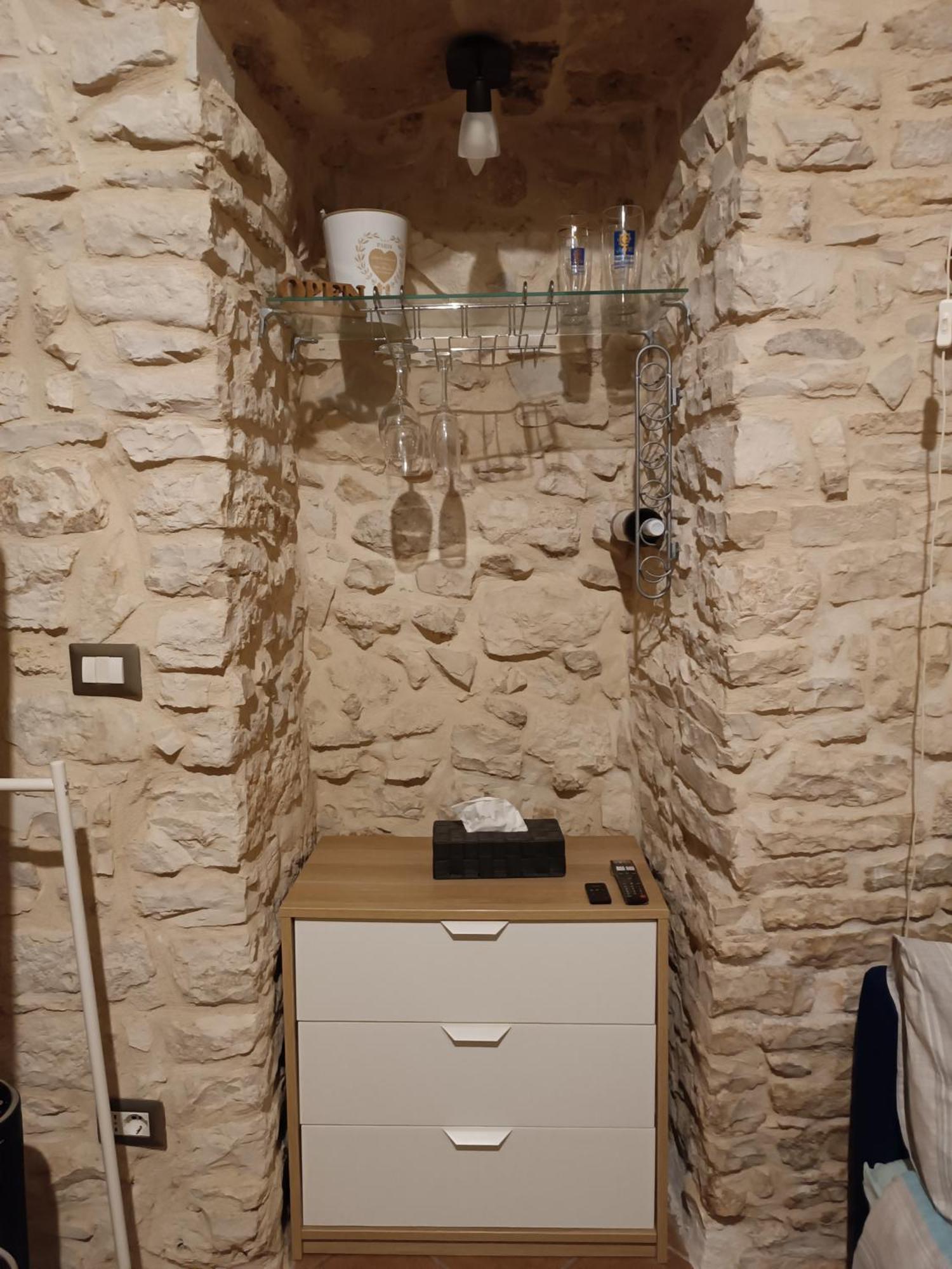 Unique White Stone Studio Джовинаццо Экстерьер фото
