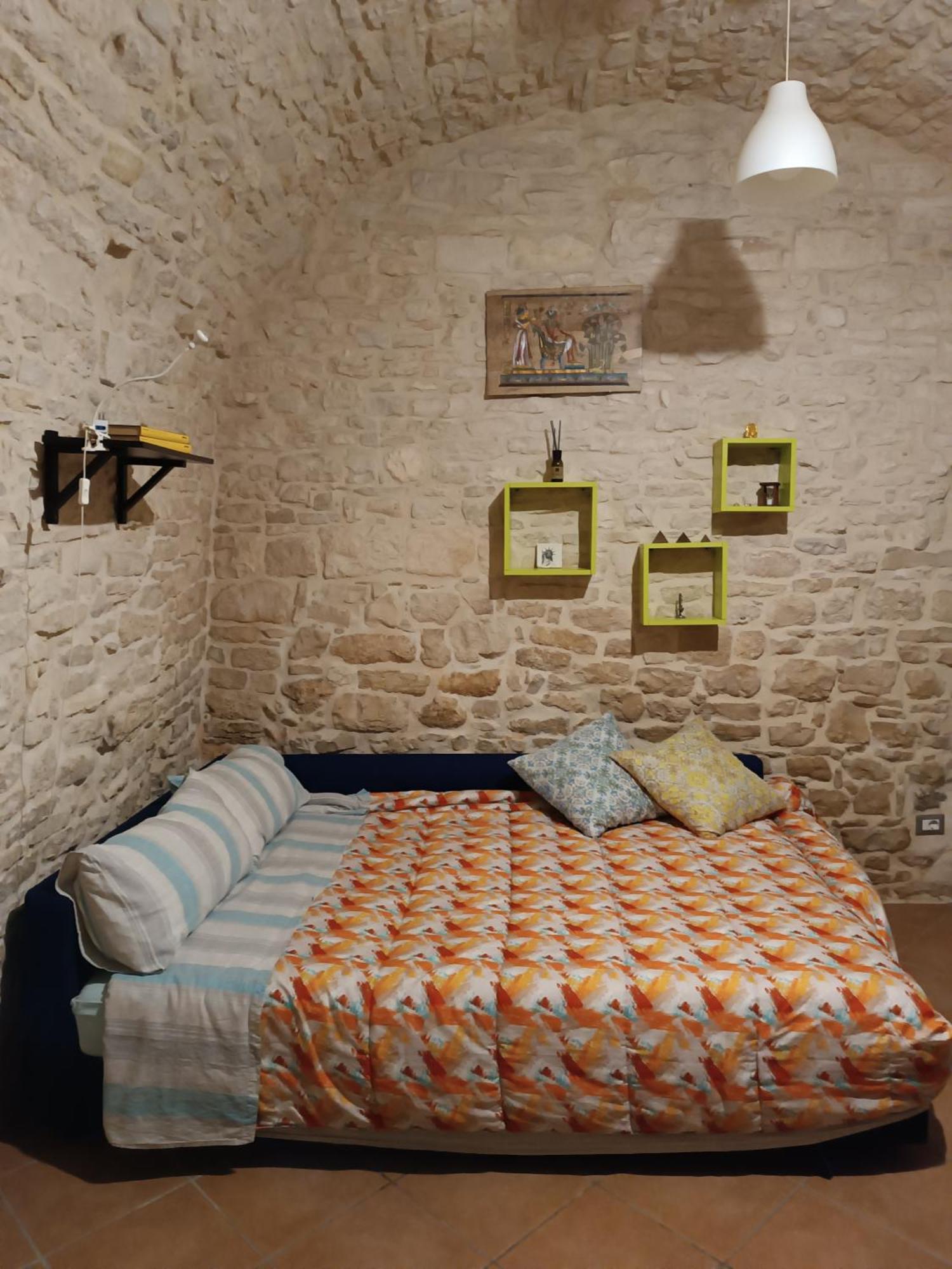 Unique White Stone Studio Джовинаццо Экстерьер фото